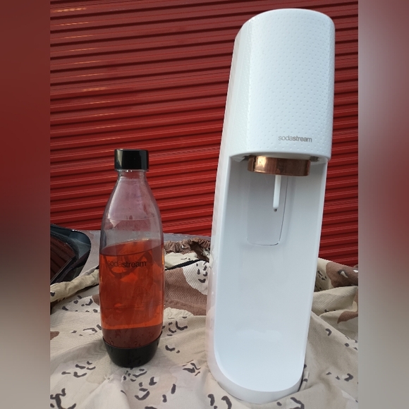 Soda stream Fizzy, extra clean low usage comes with one bottle - Picture 1 of 8